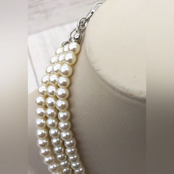 3 Strand Adjustable  Faux Pearl Necklace Choker New - Picture 4 of 11